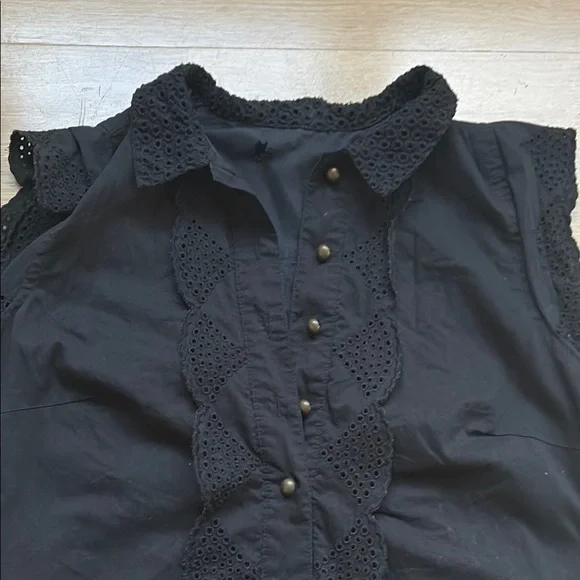 Elegant Black eyelet Trim Dress - Picture 2 of 5